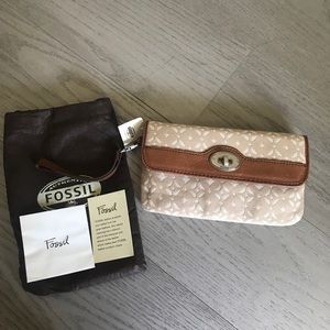 NWT Classic Fossil Wristlet